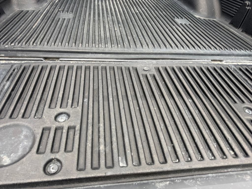 Used 2024 Nissan Titan SV w/ SV Convenience Package image 19