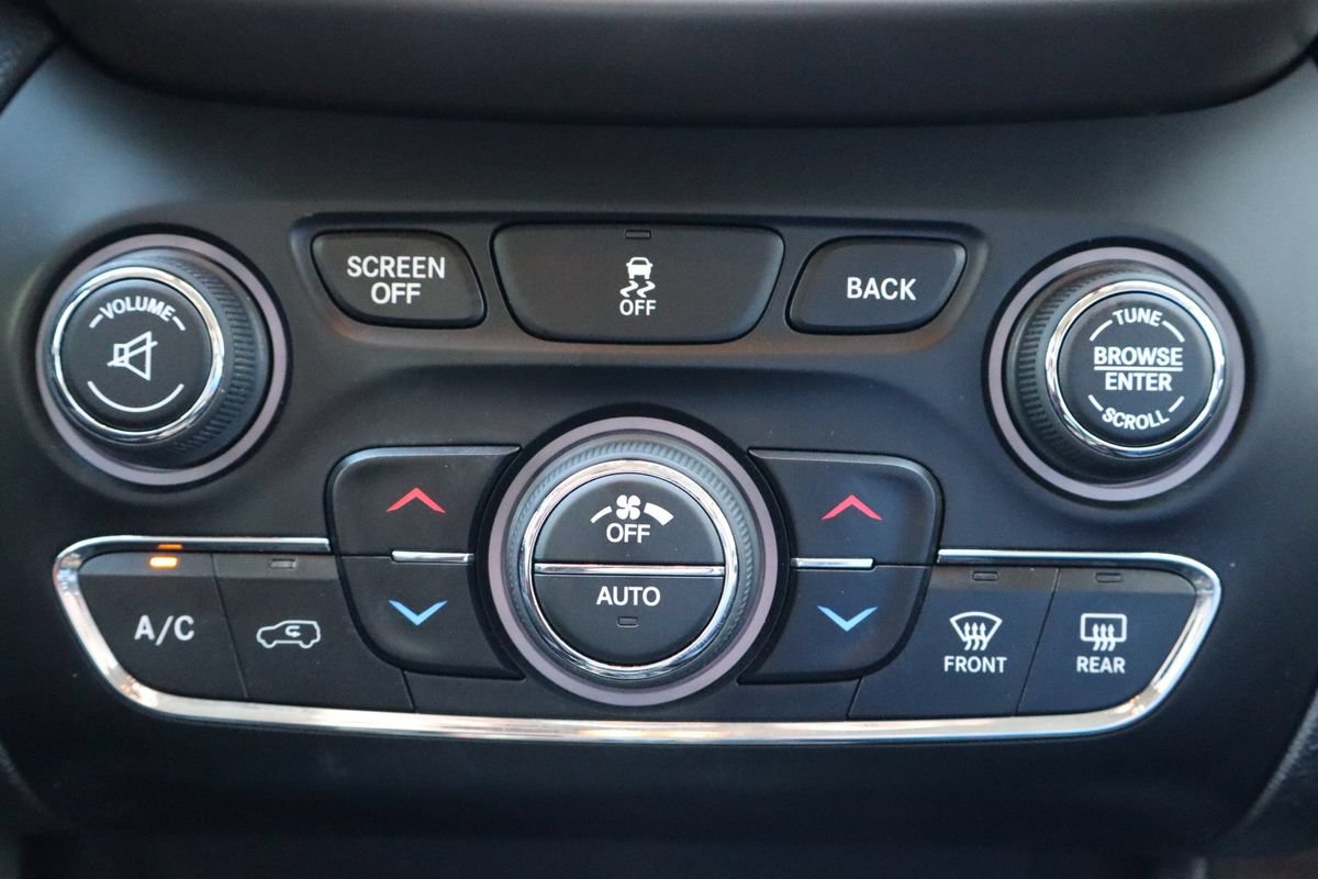 Used 2016 Jeep Cherokee Limited AWD/4WD image 20