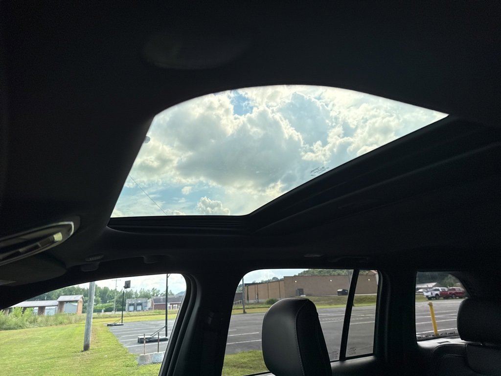 Used 2024 Jeep Grand Cherokee Altitude image 24