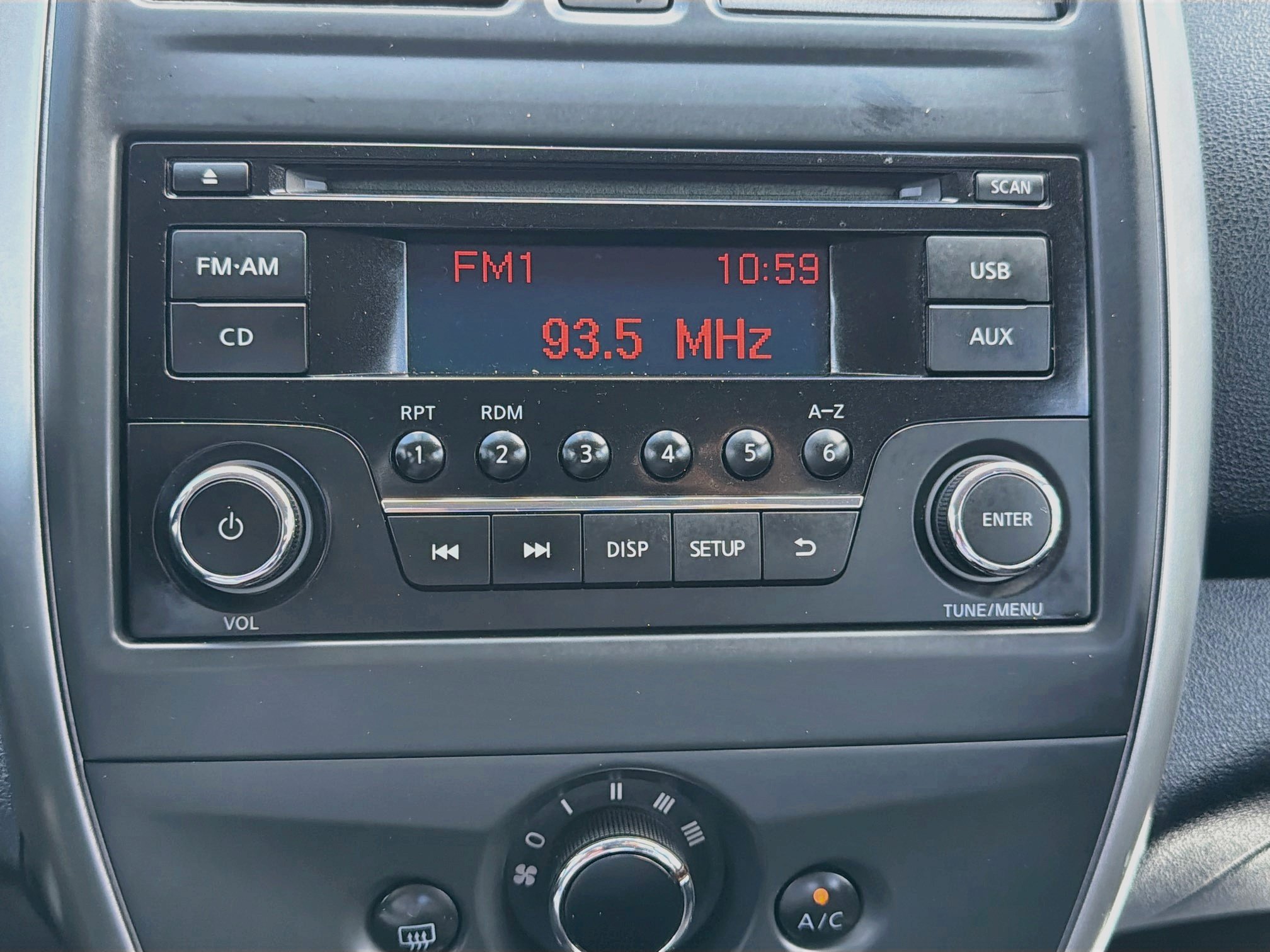 Used 2015 Nissan Versa SV FWD image 27