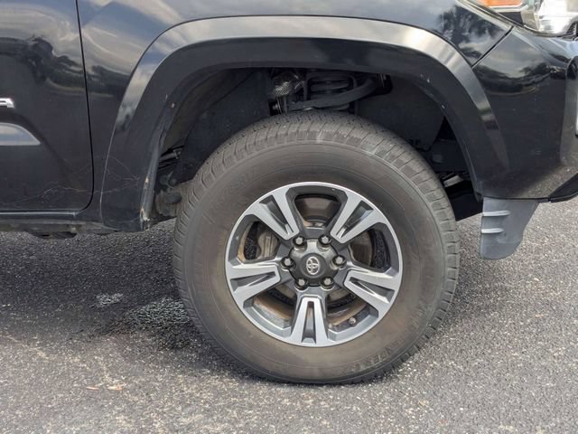 Used 2017 Toyota Tacoma TRD Sport w/ Tow Package (A/T) AWD/4WD image 11