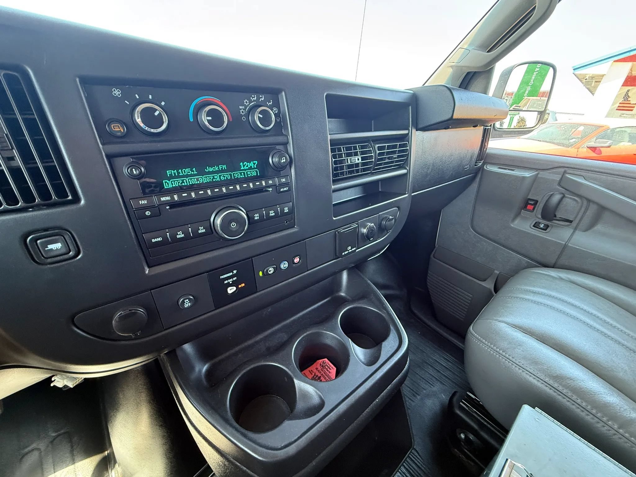 Used 2017 Chevrolet Express 3500 Extended RWD image 11