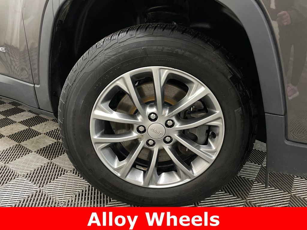 Used 2019 Jeep Cherokee Latitude Plus AWD/4WD image 47