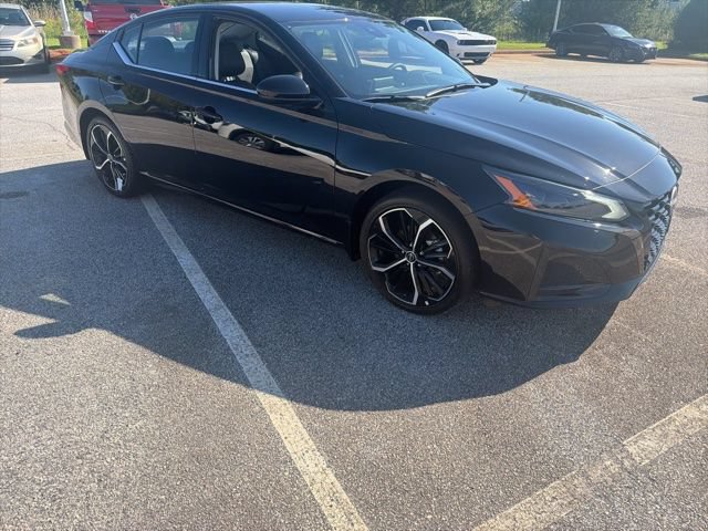 Used 2025 Nissan Altima 2.5 SR FWD image 9