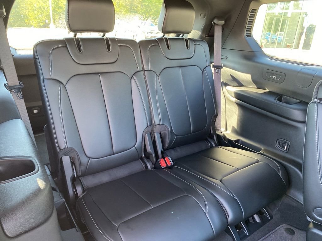 New 2025 Jeep Grand Cherokee L Limited w/ Black Appearance Package RWD image 15