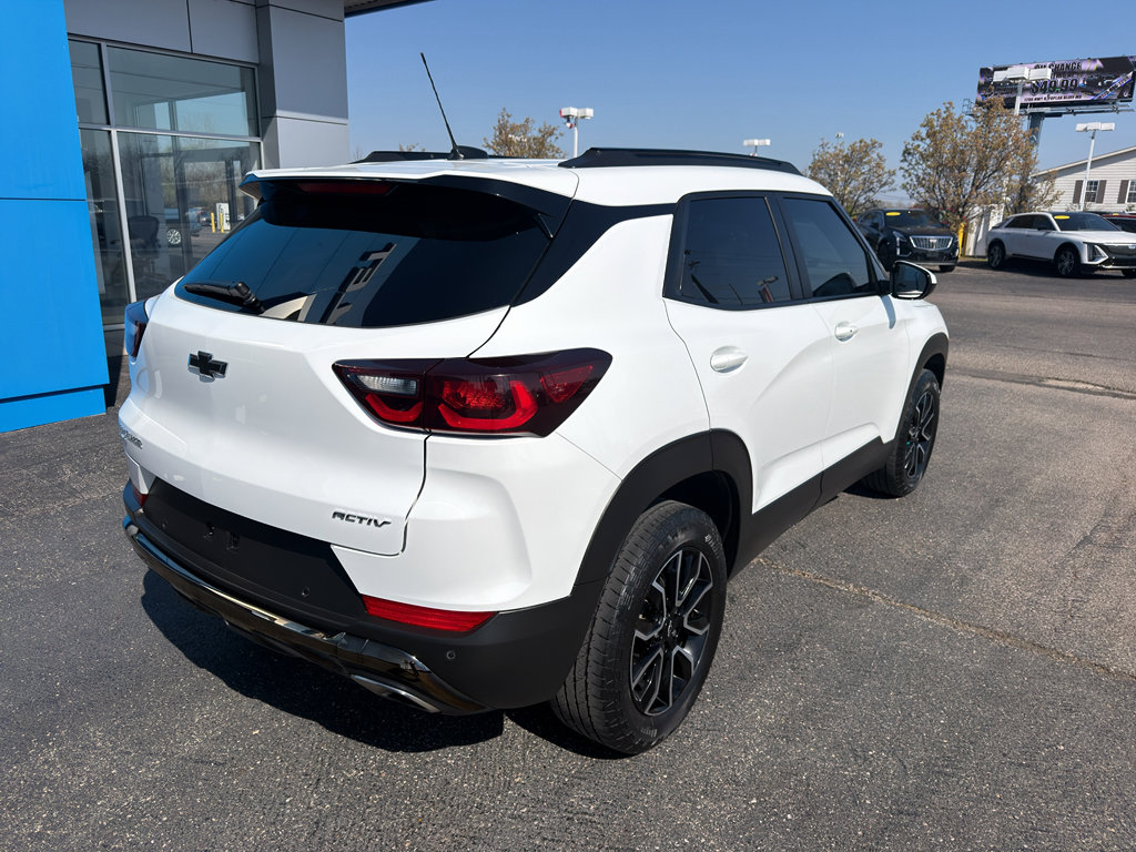 Used 2024 Chevrolet TrailBlazer ACTIV w/ Driver Confidence Package AWD/4WD image 3