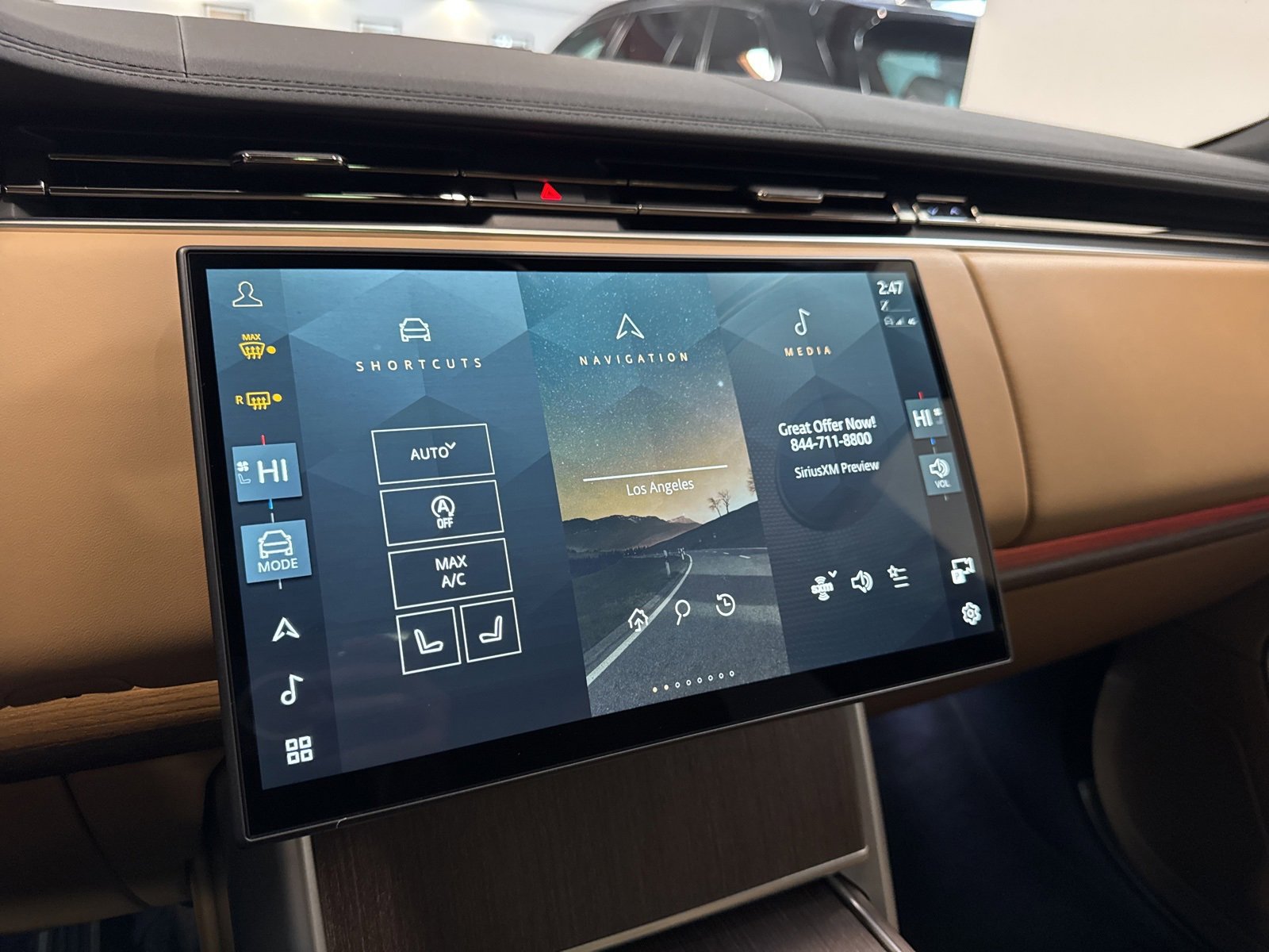 Used 2025 Land Rover Range Rover Long Wheelbase SE image 37