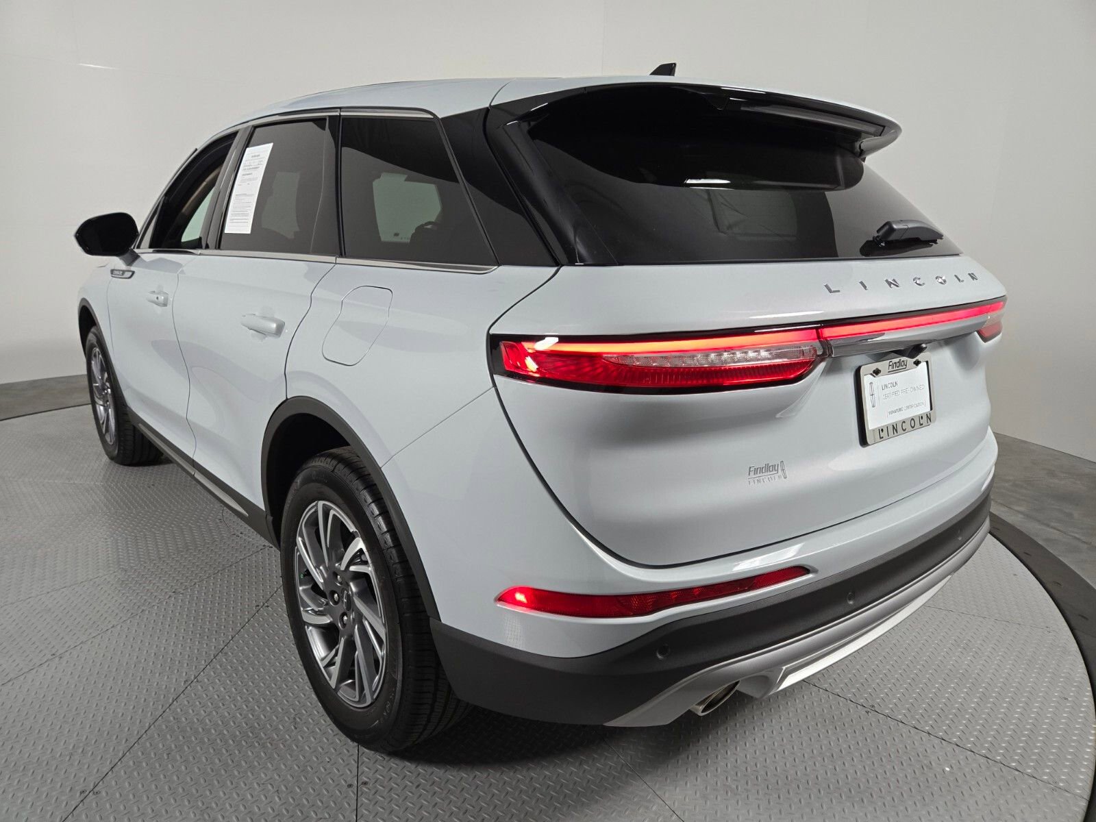 Certified 2025 Lincoln Corsair FWD image 6