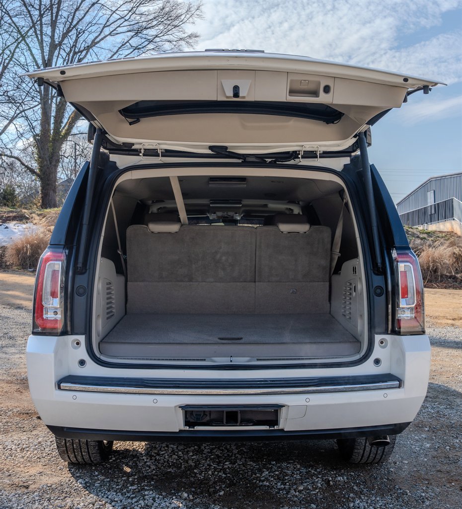 Used 2015 GMC Yukon XL Denali w/ Premium Package RWD image 9