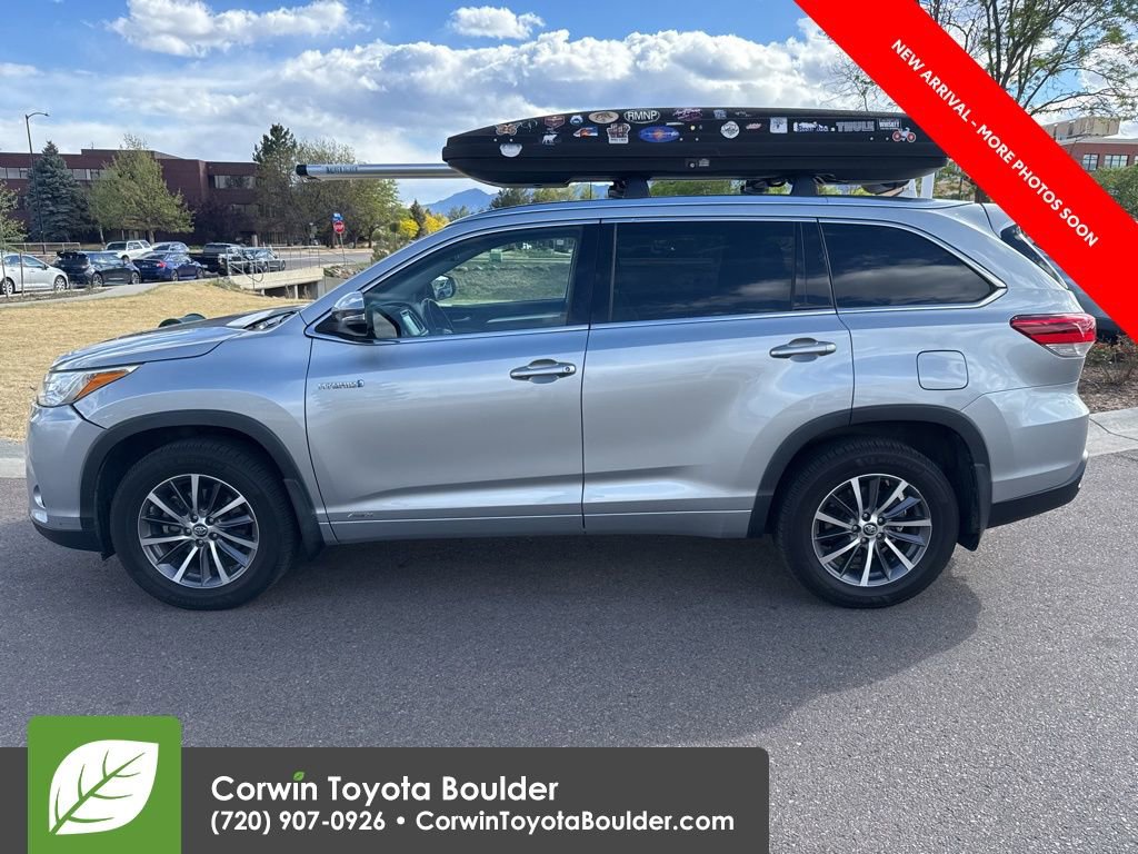 Used 2017 Toyota Highlander XLE AWD/4WD image 4