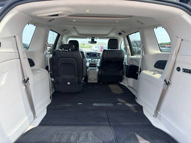 Used 2019 Chrysler Pacifica Limited FWD image 27