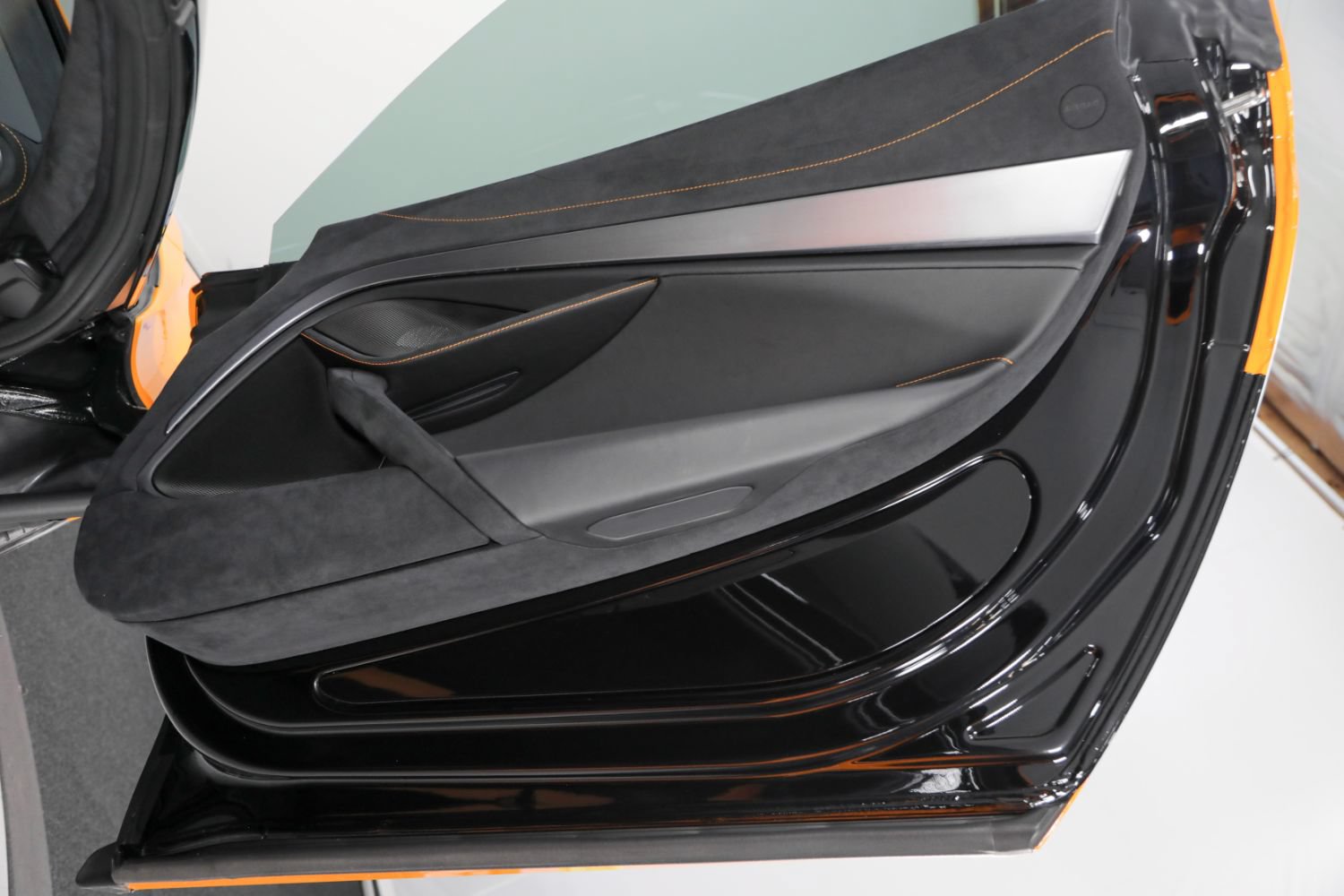 Used 2026 McLaren 750S Spider RWD image 37