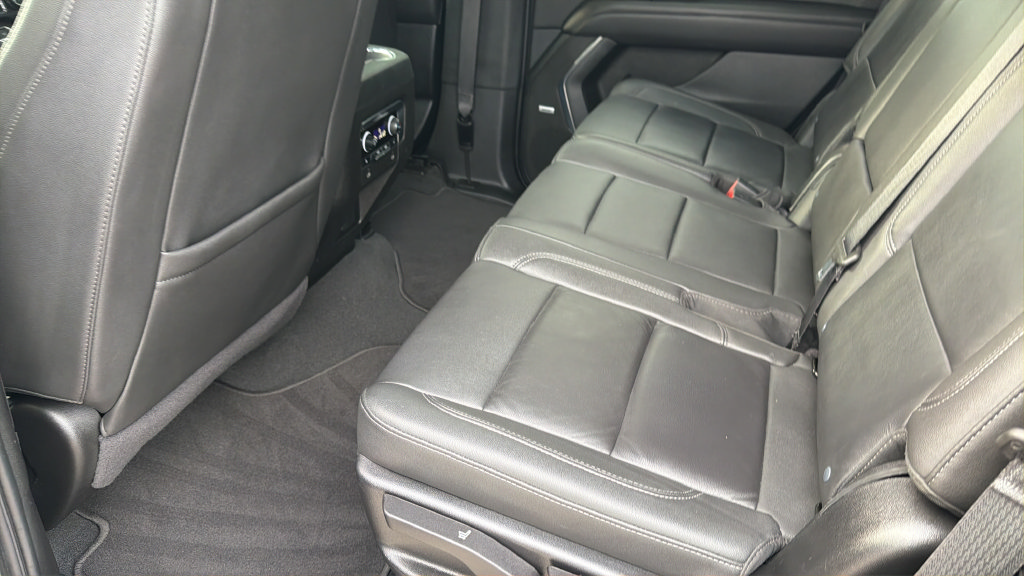 Used 2024 Chevrolet Tahoe Z71 w/ Luxury Package AWD/4WD image 25
