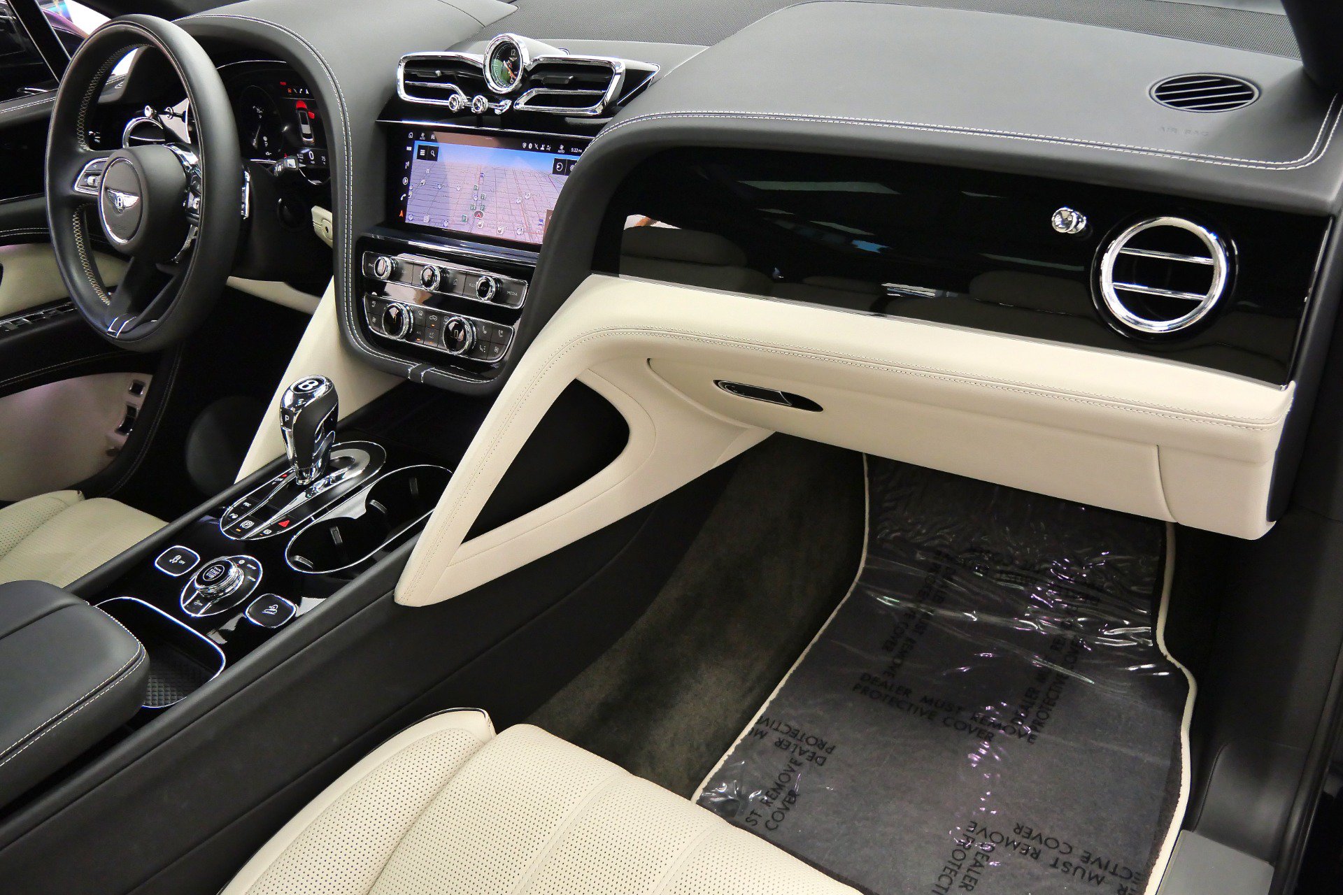 Used 2023 Bentley Bentayga AWD/4WD image 14