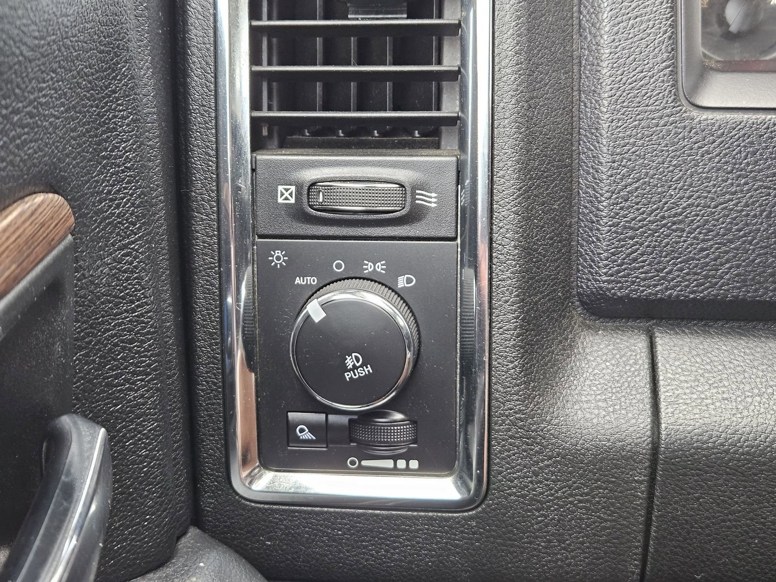 Used 2017 RAM 3500 Laramie w/ Convenience Group AWD/4WD image 25