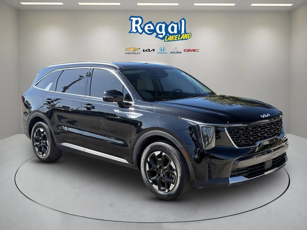 Certified 2025 Kia Sorento S w/ Panoramic Sunroof Package