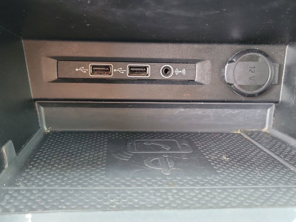 Used 2020 Volkswagen Tiguan SE image 32