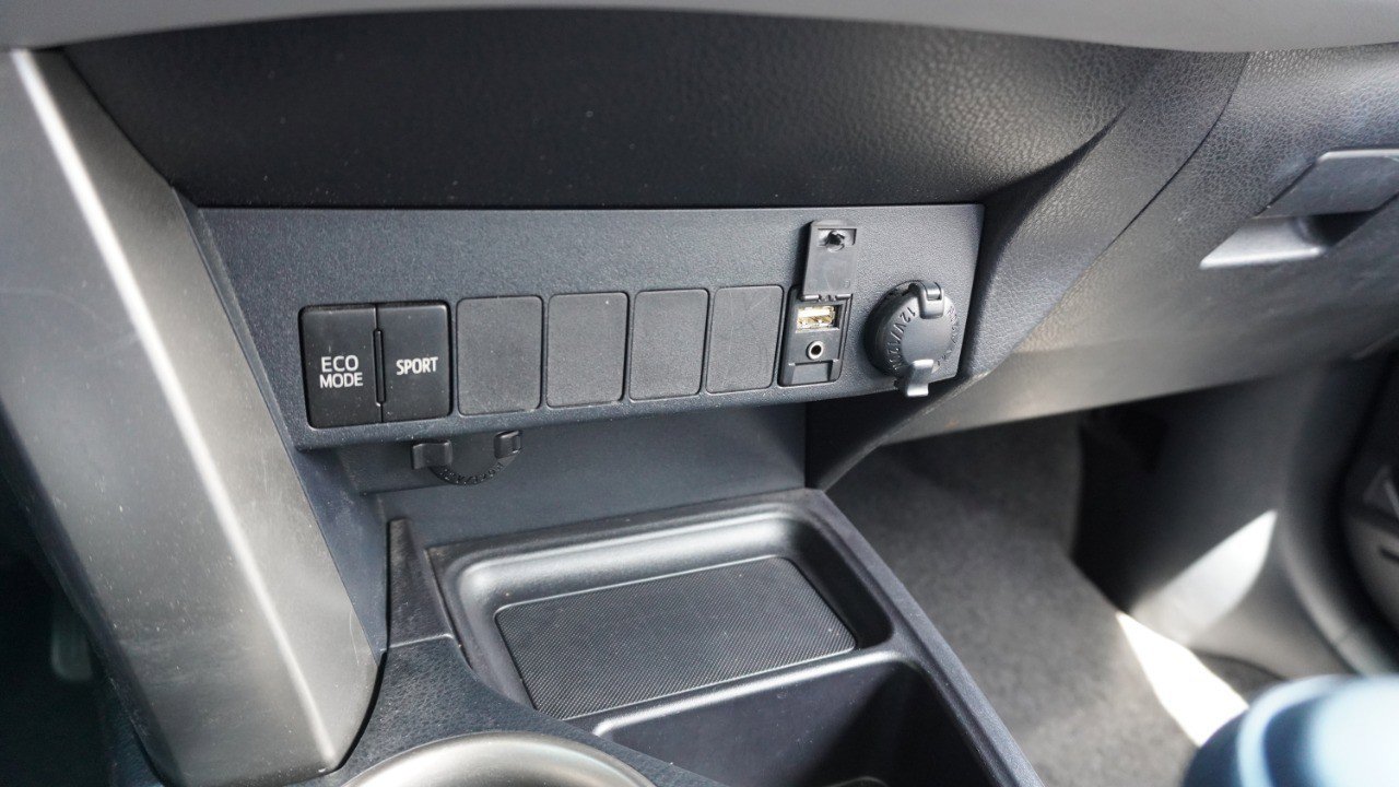 Used 2013 Toyota RAV4 XLE image 19