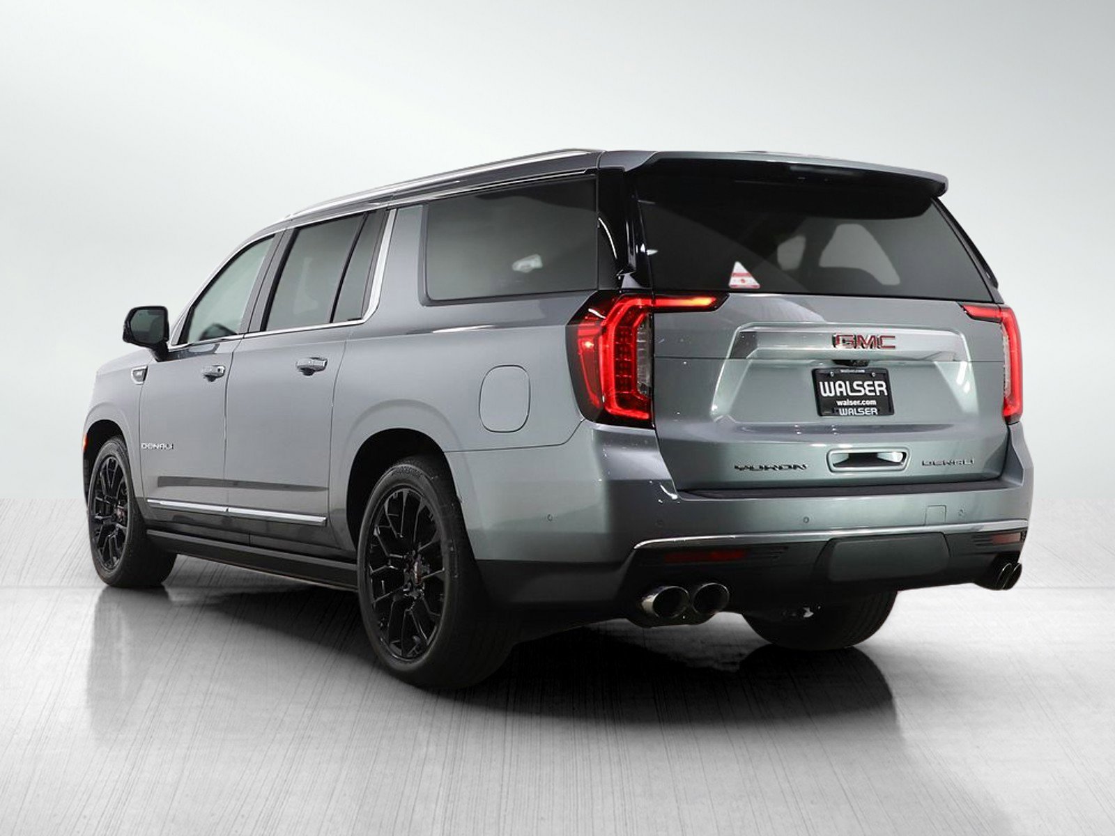 Used 2023 GMC Yukon XL Denali w/ Denali Reserve Package image 3