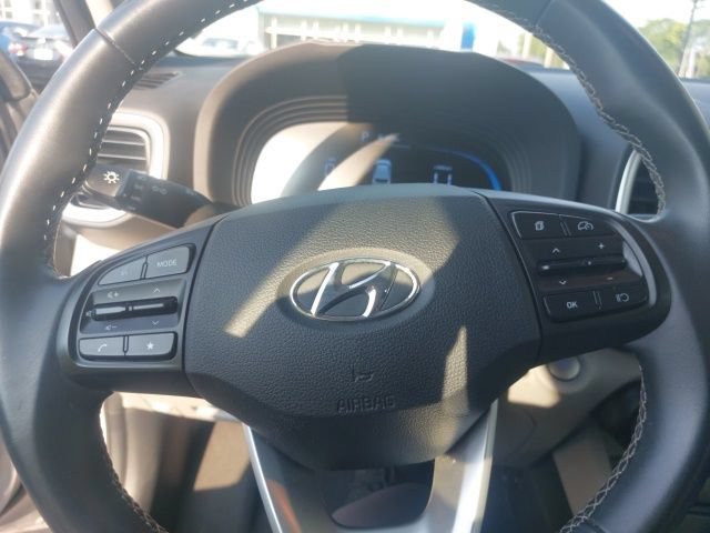 Used 2025 Hyundai Venue SEL FWD image 13