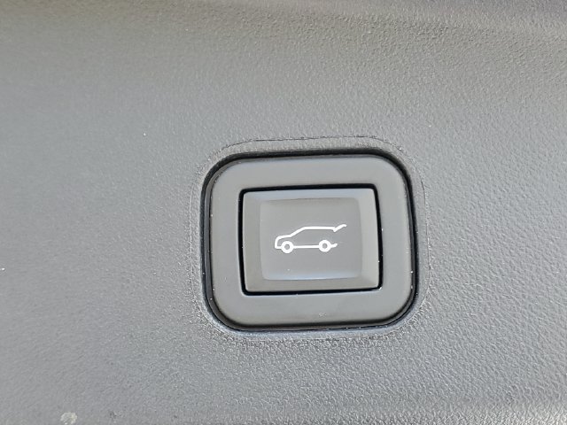Used 2024 Cadillac Lyriq Tech RWD image 10