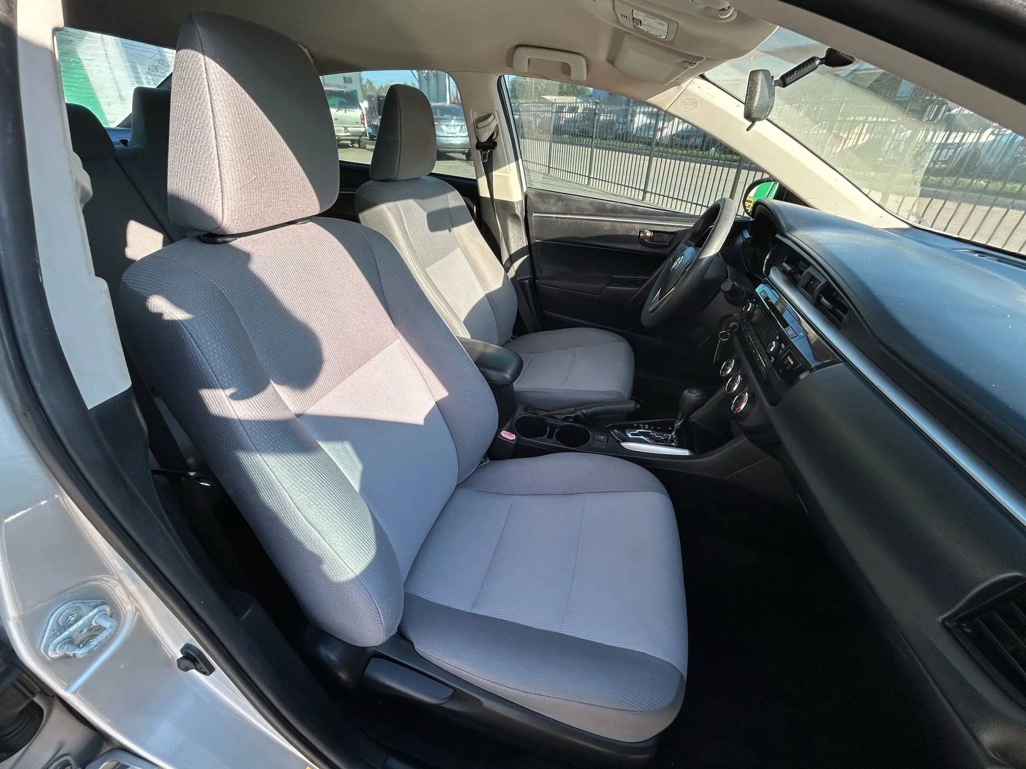 Used 2015 Toyota Corolla L image 12