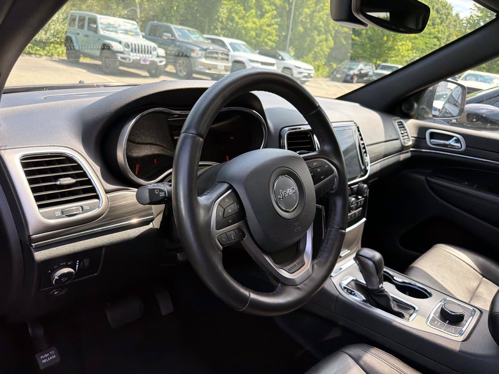 Used 2022 Jeep Grand Cherokee Limited AWD/4WD image 9