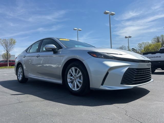 Used 2025 Toyota Camry LE image 4