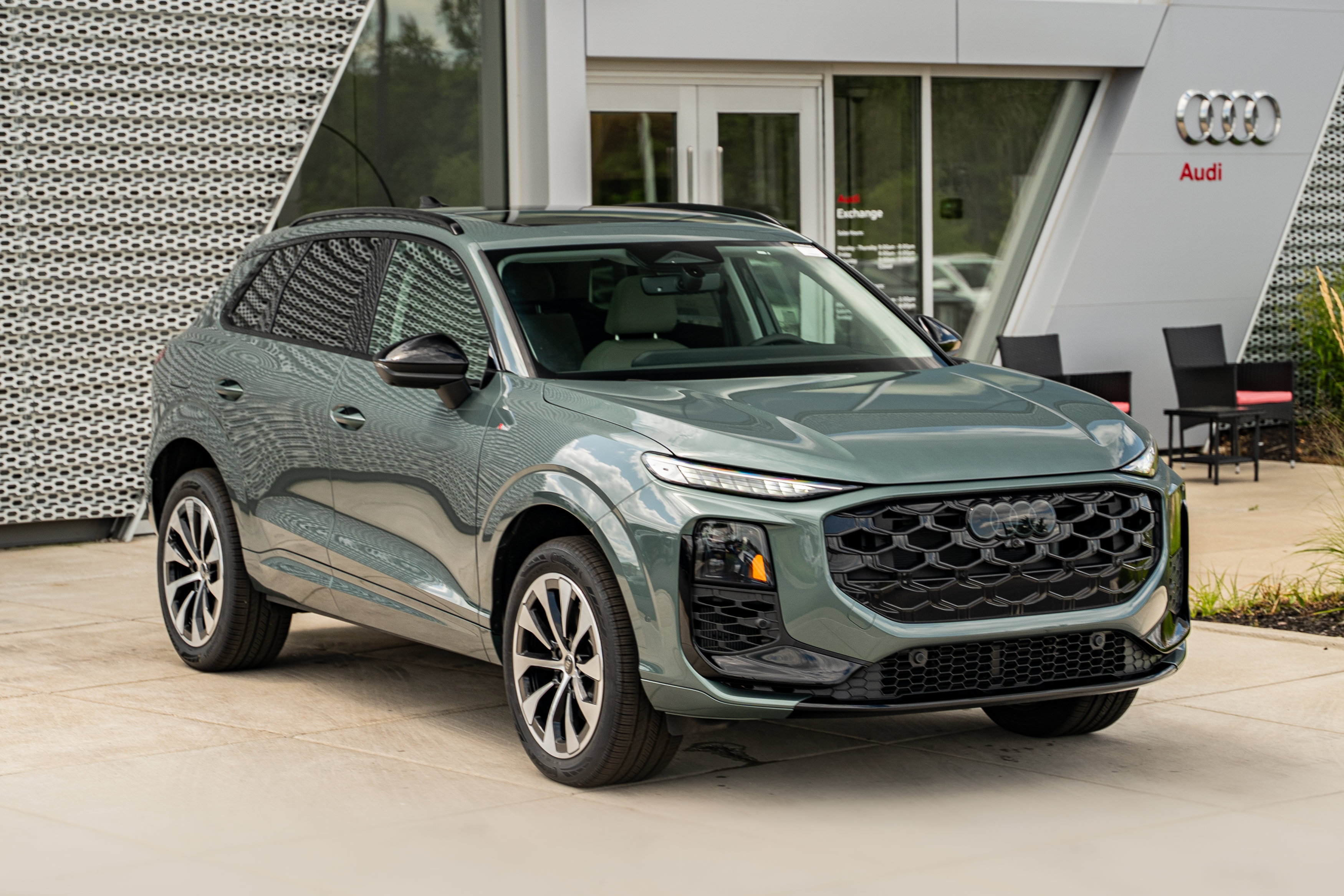 New 2026 Audi Q3 quattro 2.0T AWD/4WD image 2
