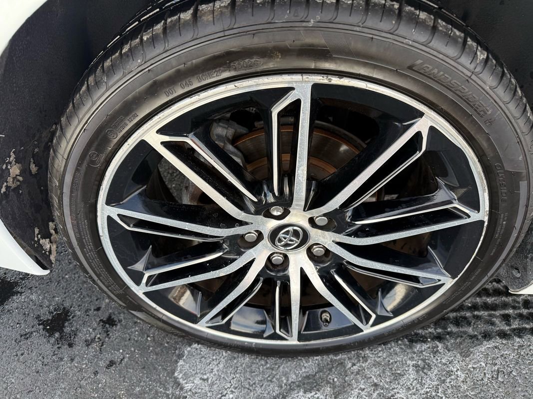 Used 2019 Toyota Avalon XSE image 22