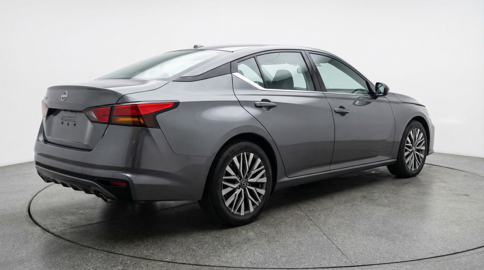 Used 2025 Nissan Altima 2.5 SV image 9