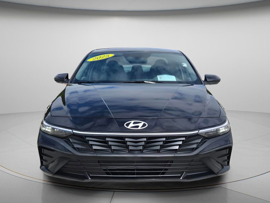 Used 2025 Hyundai Elantra SE FWD image 5