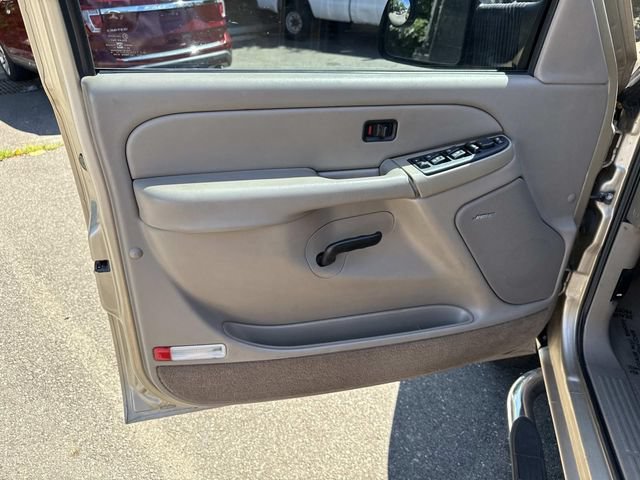 Used 2004 Chevrolet Silverado 3500 LS w/ Heavy-Duty Power Package AWD/4WD image 13