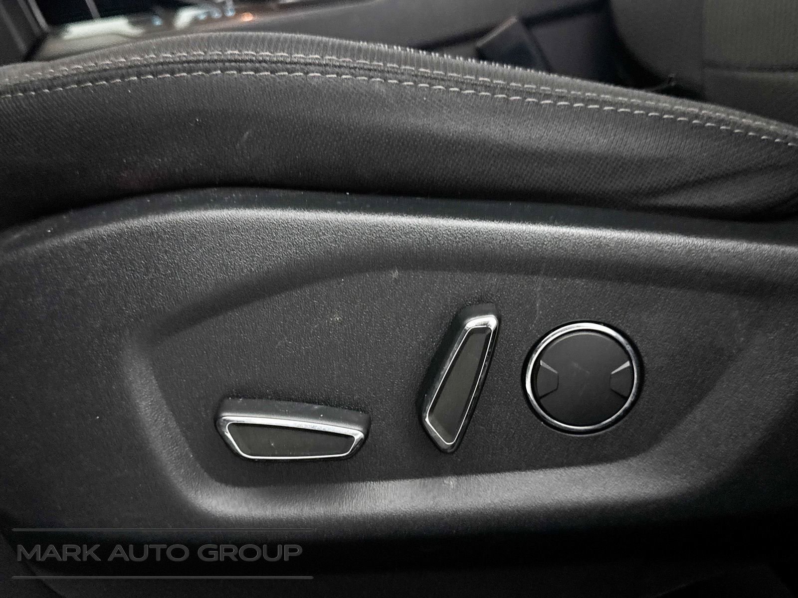 Used 2017 Ford Explorer XLT w/ Equipment Group 201A FWD image 24