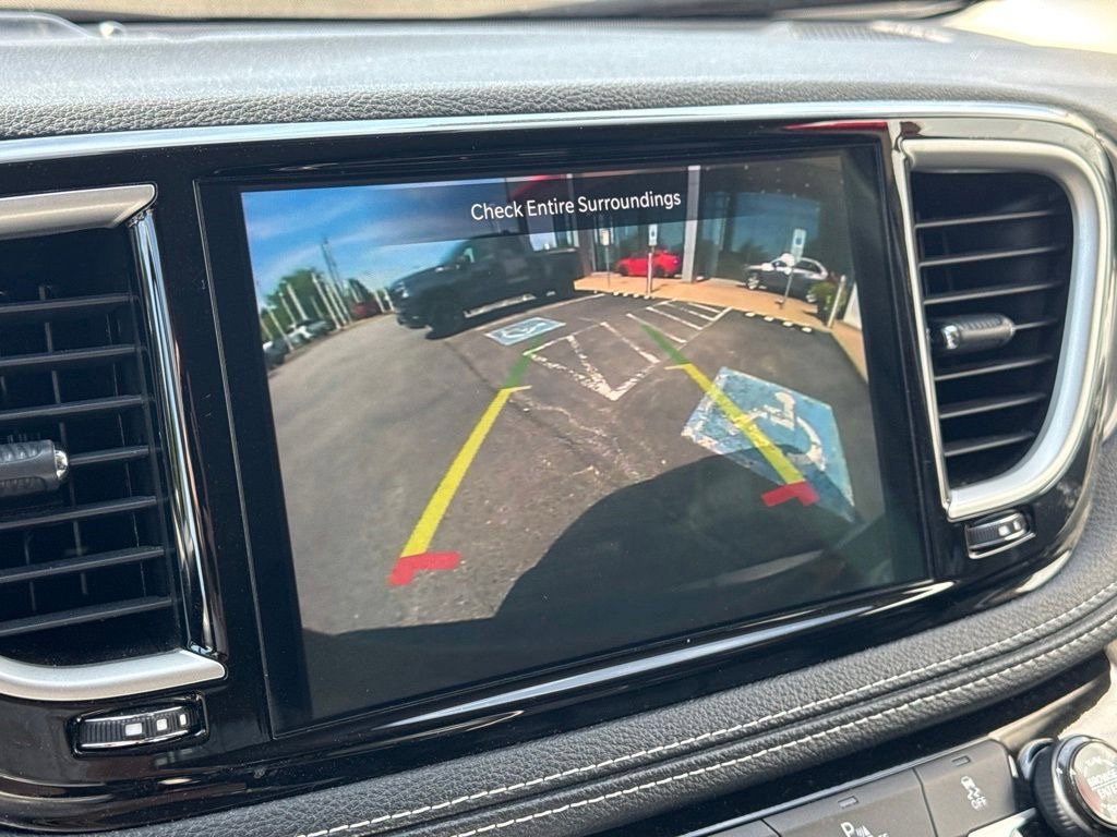 Used 2024 Chrysler Pacifica Limited FWD image 48