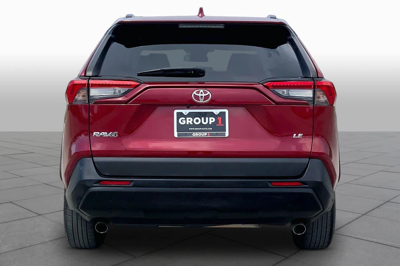 Used 2021 Toyota RAV4 LE FWD image 5