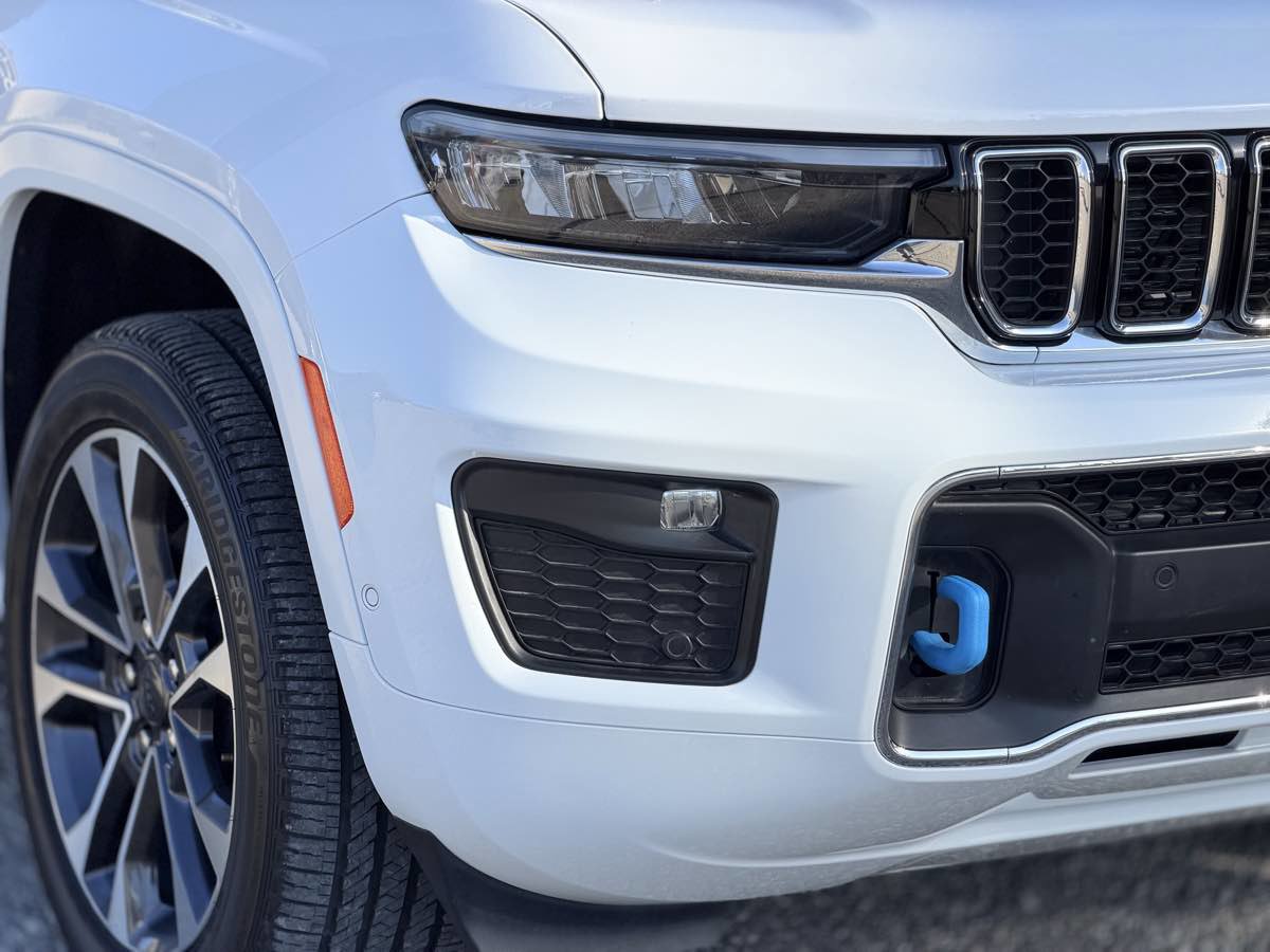 Used 2023 Jeep Grand Cherokee Overland w/ Advanced Protech Group III image 17