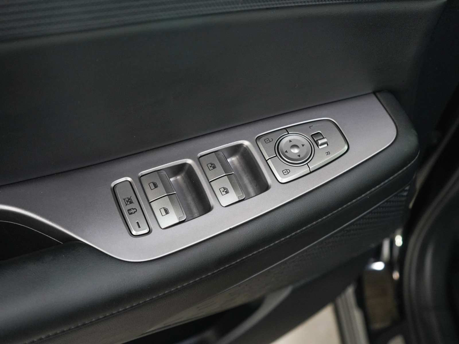 Used 2024 Hyundai Palisade Limited AWD/4WD image 21