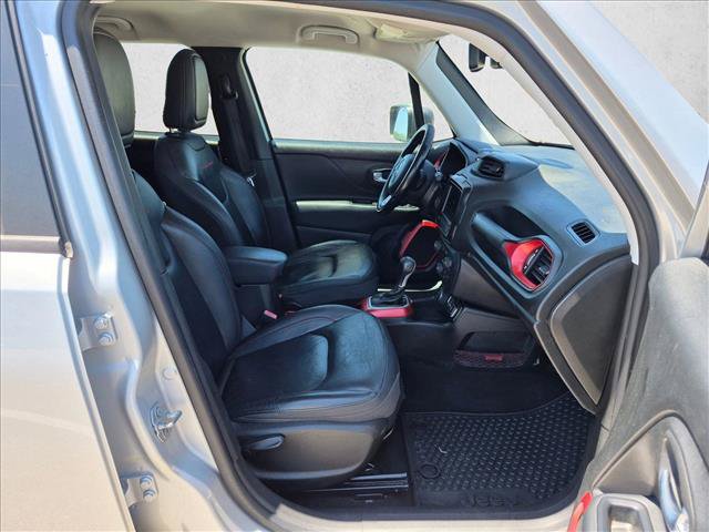 Used 2018 Jeep Renegade Trailhawk AWD/4WD image 21