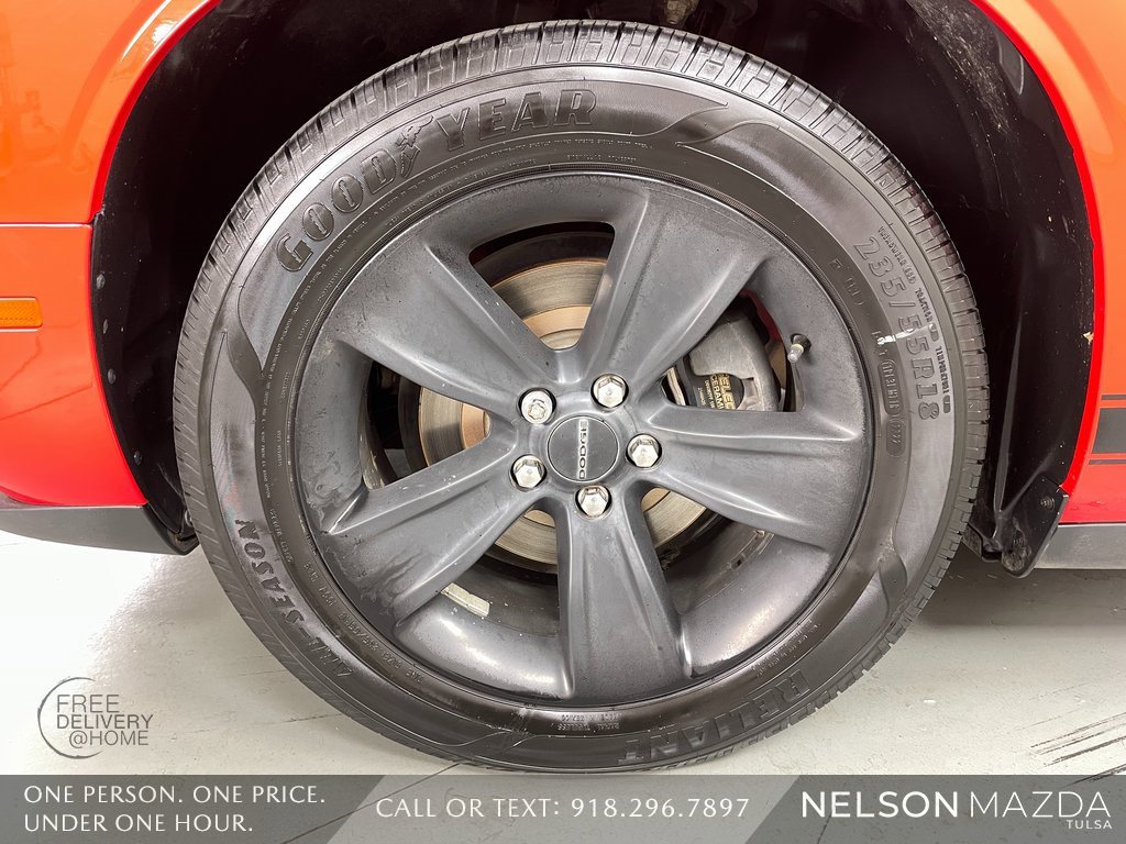 Used 2015 Dodge Challenger SXT image 11