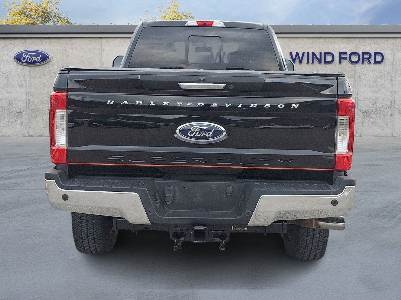 Used 2019 Ford F350 Lariat w/ Chrome Package image 5