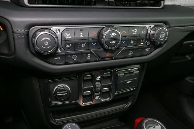 Used 2026 Jeep Wrangler Unlimited Sahara AWD/4WD image 26