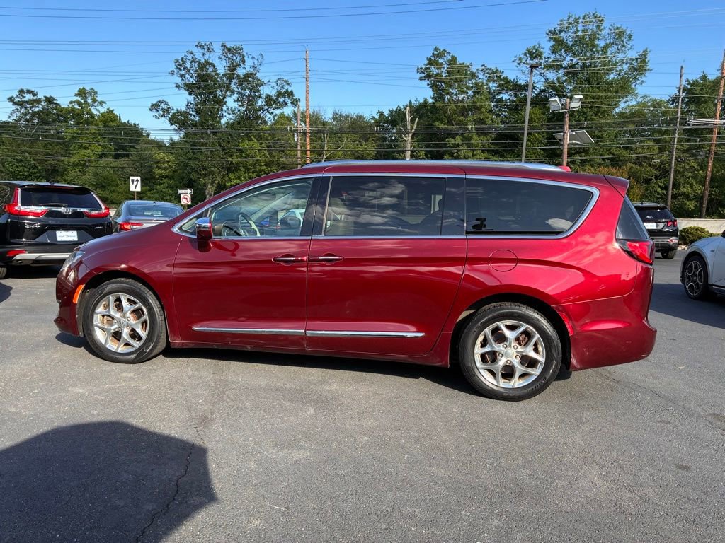 Used 2017 Chrysler Pacifica Limited FWD image 4