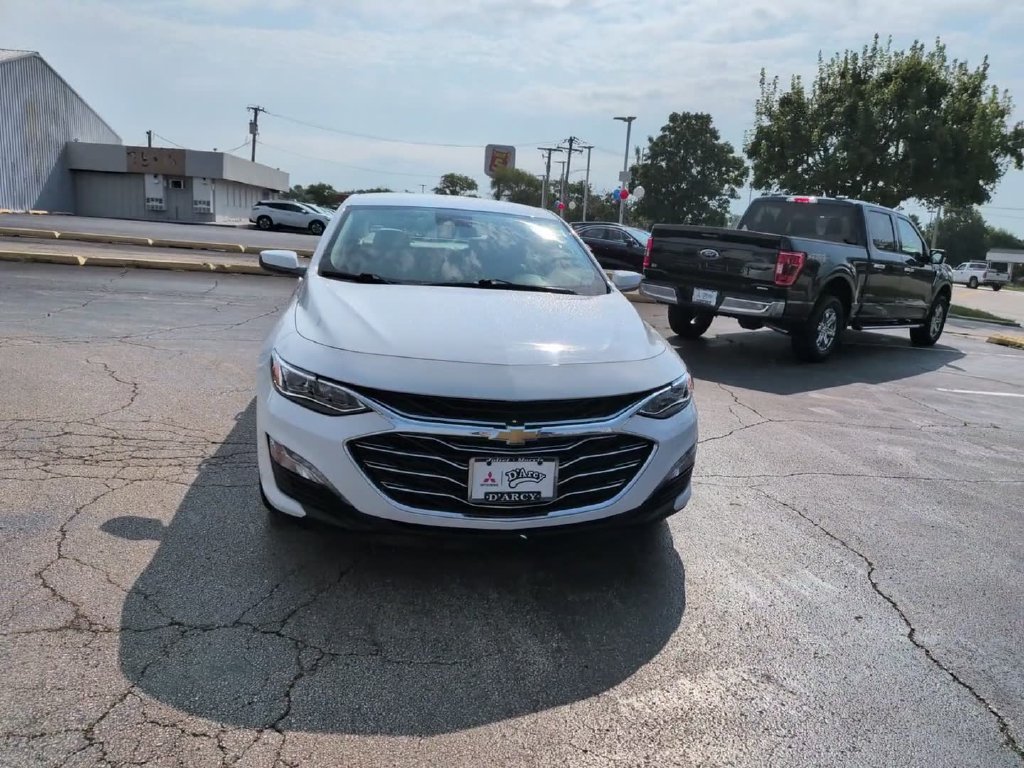 Used 2024 Chevrolet Malibu LT FWD image 2