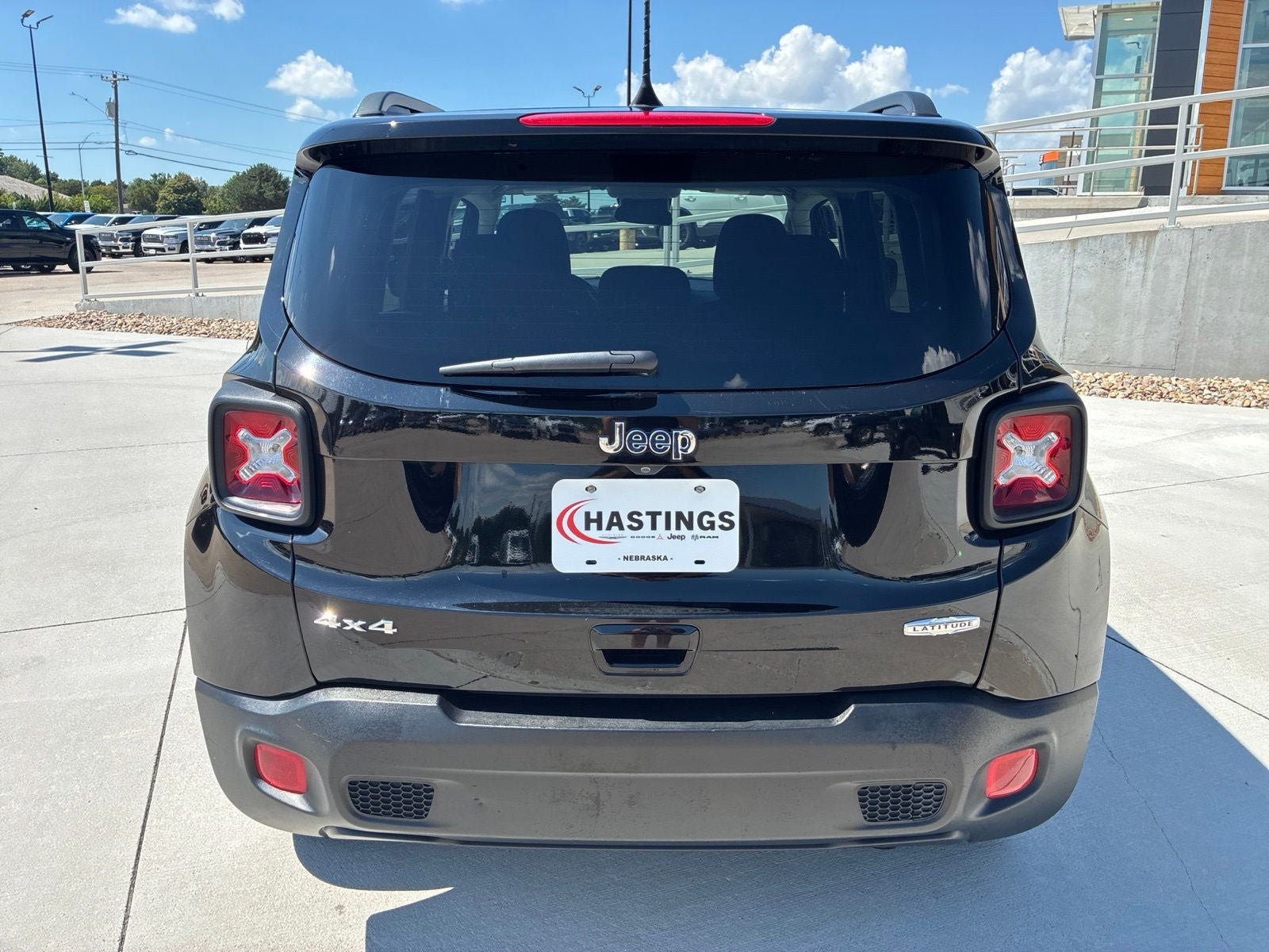 Used 2018 Jeep Renegade Latitude w/ Cold Weather Group AWD/4WD image 4