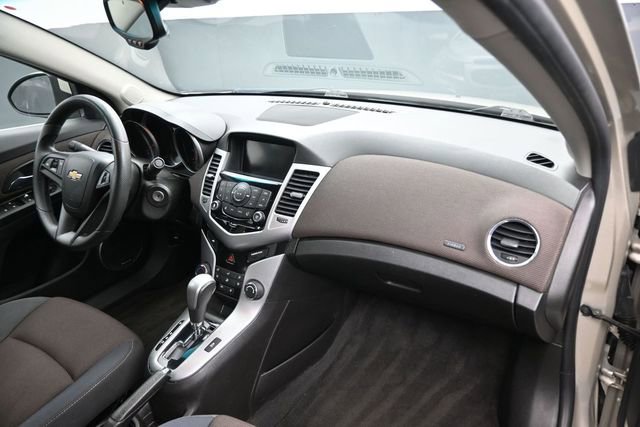 Used 2016 Chevrolet Cruze LT w/ Sun And Sound Package FWD image 27