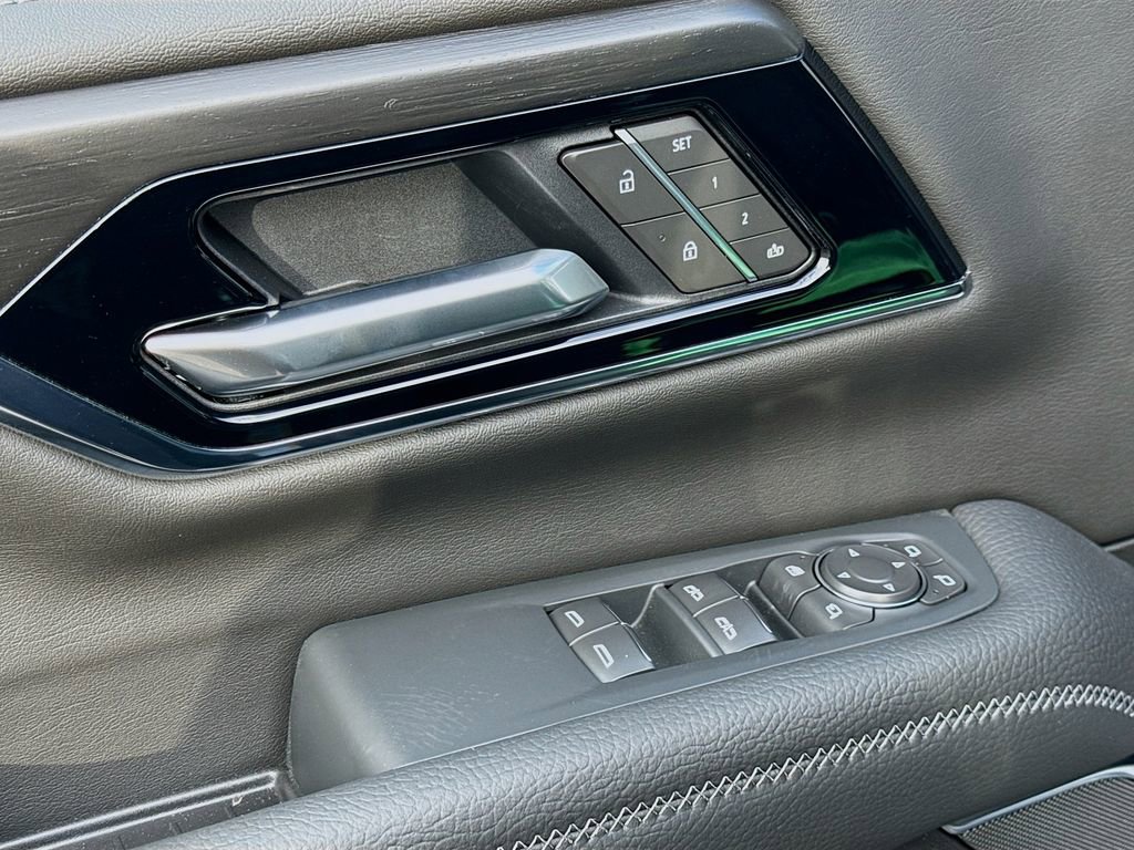 New 2026 GMC Yukon Denali w/ Sun & Power Step Package image 18