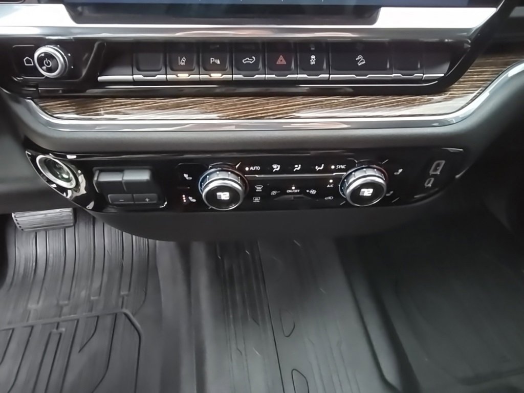 Used 2025 GMC Sierra 3500 SLE w/ SLE Value Package image 16