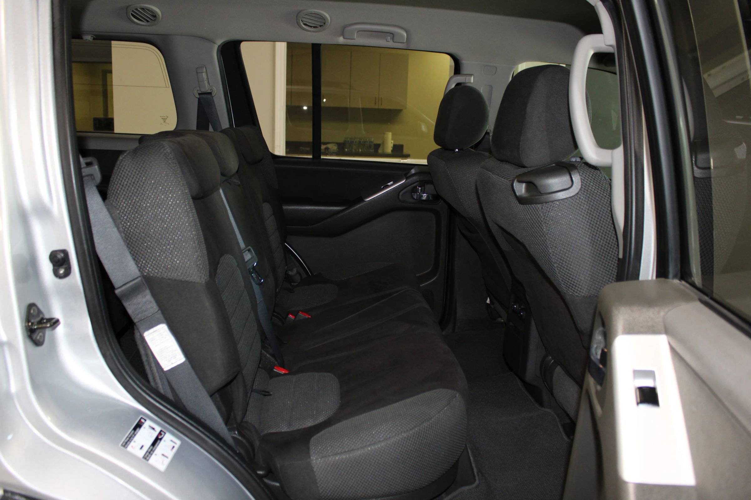 Used 2009 Nissan Pathfinder SE RWD image 30