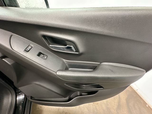 Used 2018 Chevrolet Trax LS FWD image 20